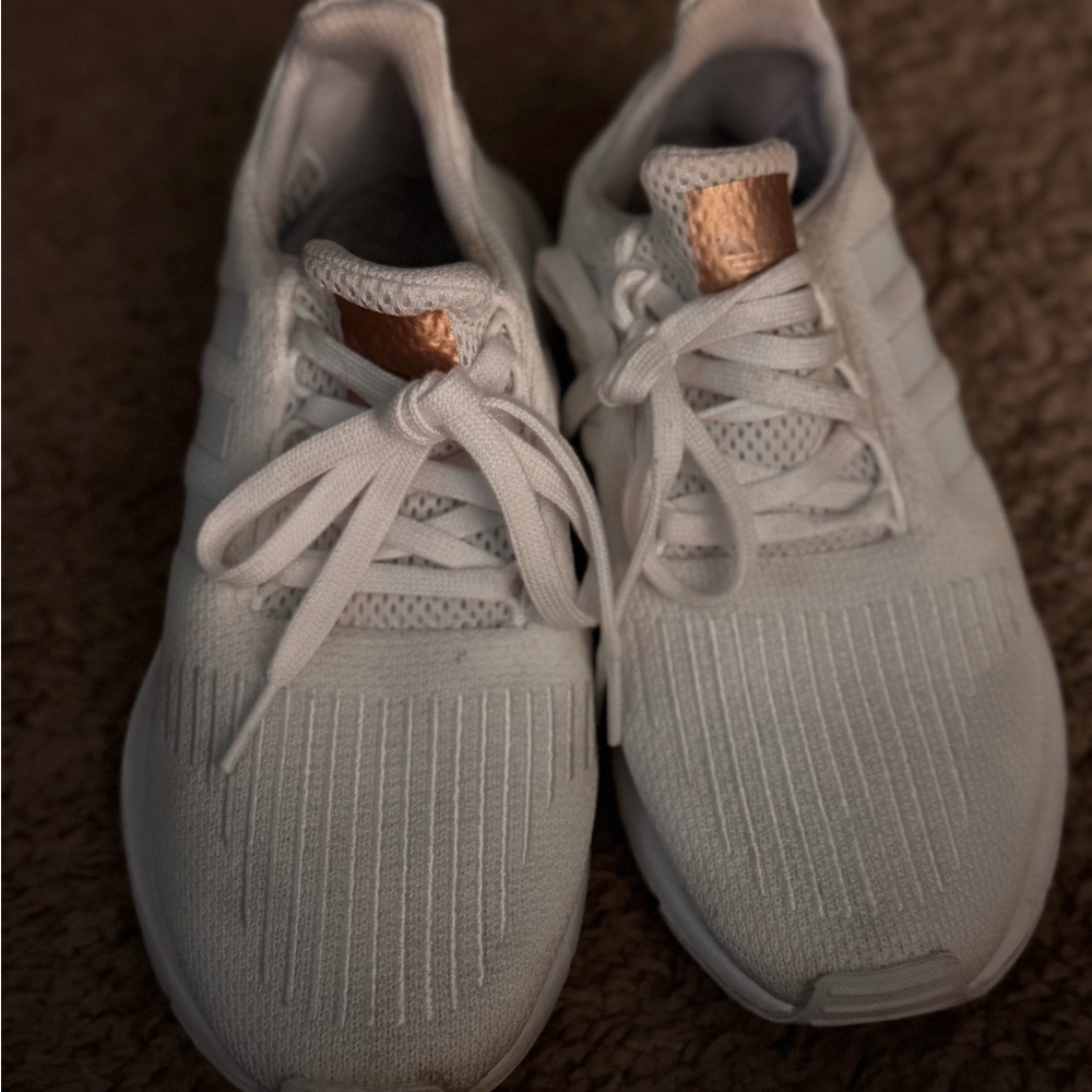 Adidas white gym shoe